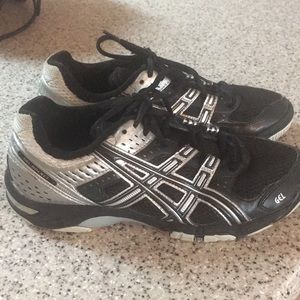 ASIC volleyball shoes size 81/2